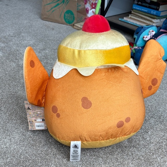 Disney Munchlings Pineapple Upside Down Cake Stitch NWT - Picture 8 of 11